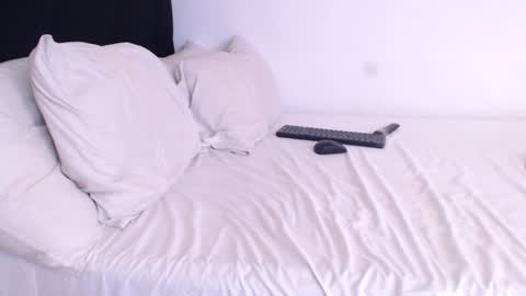 Derek online show from December 8, 5:33 pm