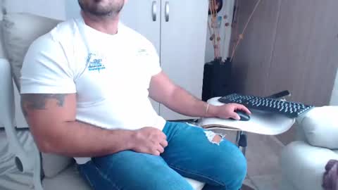 Snapshot of derek_group chatting on June 20, 5:05 pm Derek online show from June 20, 5:05 pm