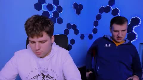 Snapshot of derek_hawk_ chatting on December 17, 9:48 am derek_hawk_ online show from December 17, 9:48 am