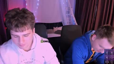 Snapshot of derek_hawk_ chatting on December 20, 8:05 pm derek_hawk_ online show from December 20, 8:05 pm