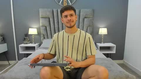 Derek Hussain online show from December 26, 7:49 pm