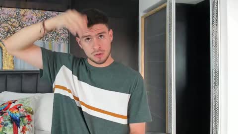 Derek Hussain online show from January 4, 7:44 pm