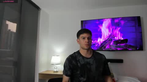 Derek Hussain online show from February 5, 10:55 pm