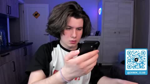 Snapshot of derek_shameless chatting on May 12, 10:29 pm Derek online show from May 12, 10:29 pm