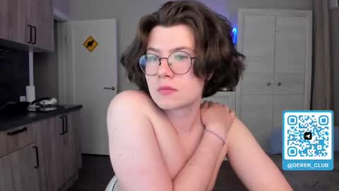 Snapshot of derek_shameless chatting on June 10, 9:57 pm Derek online show from June 10, 9:57 pm