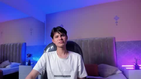 Snapshot of derek_sinn chatting on March 8, 3:10 am derek_sinn online show from March 8, 3:10 am