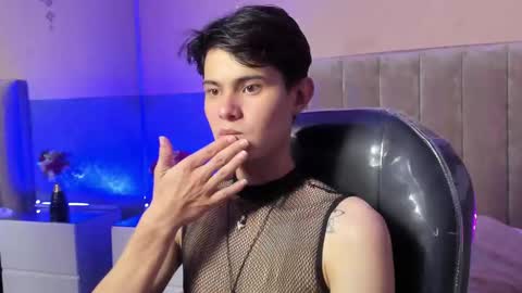 derek_sinn online show from March 14, 7:52 pm