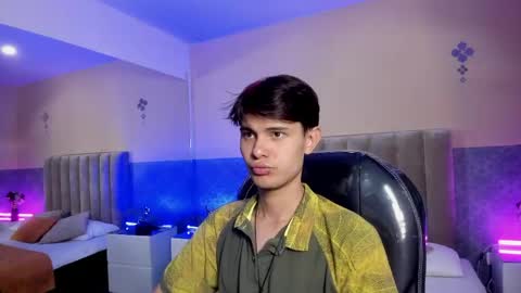 derek_sinn online show from April 21, 8:01 pm