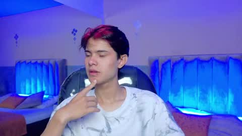 derek_sinn online show from June 6, 8:02 pm