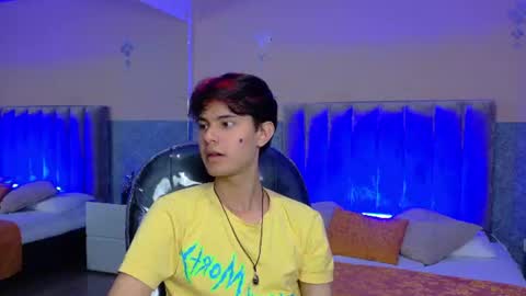 derek_sinn online show from June 9, 8:20 pm