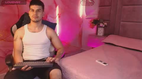 Snapshot of derek_voss chatting on July 13, 8:44 pm derek_voss online show from July 13, 8:44 pm