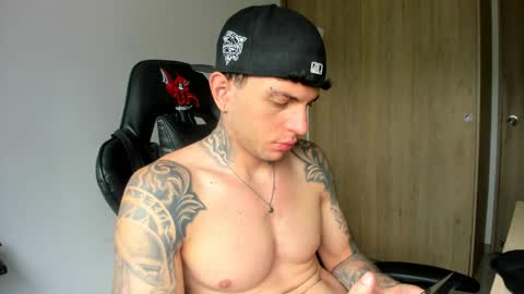 derekmuller11 online show from April 15, 1:51 pm