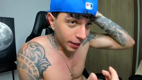 derekmuller11 online show from April 23, 12:56 am