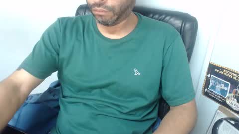 Snapshot of derrik_ chatting on November 24, 12:49 pm online show from November 24, 12:49 pm