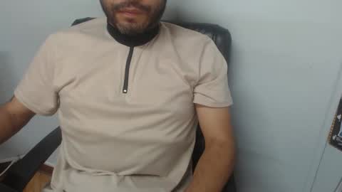 Snapshot of derrik_ chatting on January 6, 1:04 pm online show from January 6, 1:04 pm