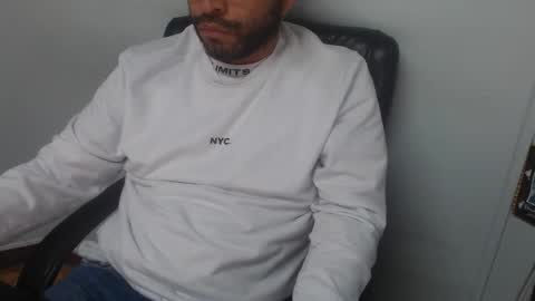 Snapshot of derrik_ chatting on January 11, 4:28 am online show from January 11, 4:28 am