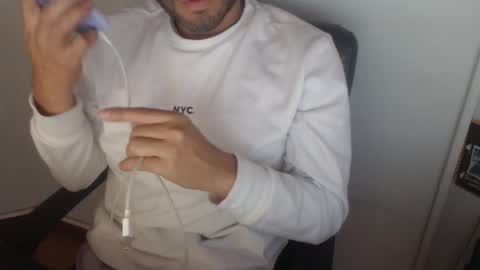 Snapshot of derrik_ chatting on January 12, 3:28 pm online show from January 12, 3:28 pm