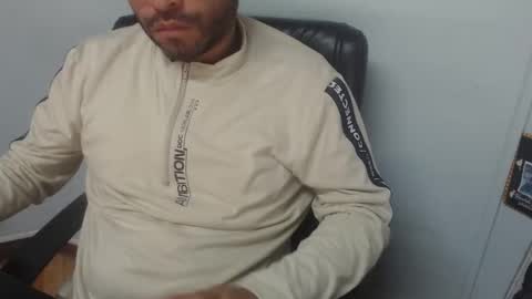 Snapshot of derrik_ chatting on January 14, 11:49 am online show from January 14, 11:49 am