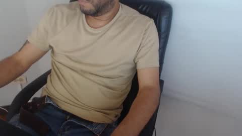 Snapshot of derrik_ chatting on February 18, 4:25 pm online show from February 18, 4:25 pm