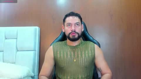 DerryBigger CM online show from October 20, 3:23 pm