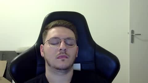 Snapshot of dervechi chatting on October 13, 4:18 pm dervechi online show from October 13, 4:18 pm