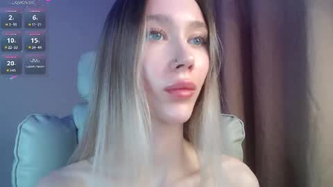 Snapshot of des_ch chatting on April 22, 5:36 pm Ari online show from April 22, 5:36 pm