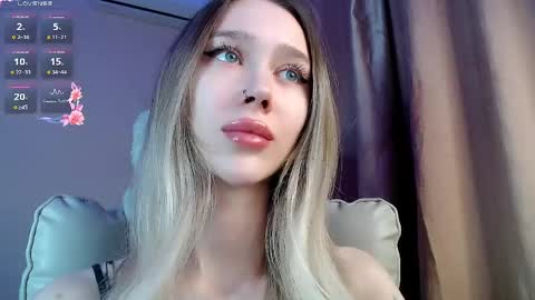 Snapshot of des_ch chatting on May 18, 4:57 pm Ari online show from May 18, 4:57 pm