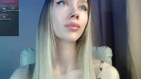 Snapshot of des_ch chatting on May 31, 4:47 pm Ari online show from May 31, 4:47 pm