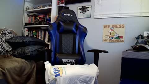 Snapshot of desertknight56 chatting on January 7, 3:24 am D K online show from January 7, 3:24 am