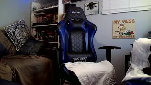 Snapshot of desertknight56 chatting on January 23, 2:33 am D K online show from January 23, 2:33 am