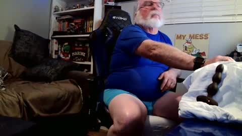 Snapshot of desertknight56 chatting on February 11, 3:29 am D K online show from February 11, 3:29 am