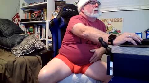 Snapshot of desertknight56 chatting on November 27, 2:13 am D K online show from November 27, 2:13 am