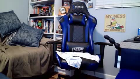 Snapshot of desertknight56 chatting on December 4, 2:21 am D K online show from December 4, 2:21 am