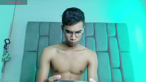 desire4duo online show from April 22, 6:09 pm