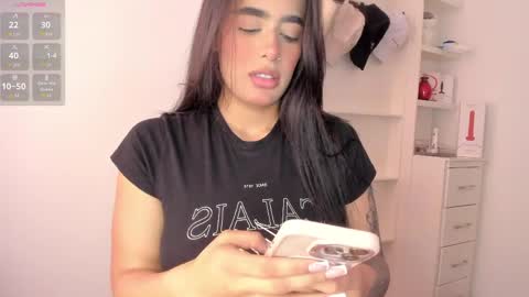 Snapshot of desired_breasts chatting on May 3, 6:36 pm Sophie online show from May 3, 6:36 pm