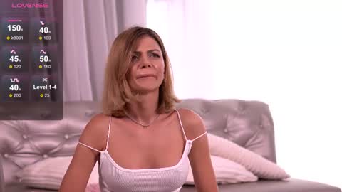 Snapshot of desiredmia_ chatting on July 21, 6:05 am Mia online show from July 21, 6:05 am