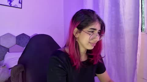 TORI AND MR. BEAR online show from February 1, 6:06 pm