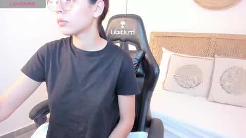 Snapshot of desireee_ chatting on September 9, 4:01 am desire online show from September 9, 4:01 am