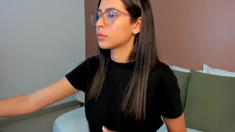 Snapshot of desireee_ chatting on September 18, 12:07 pm desire online show from September 18, 12:07 pm