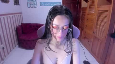 Desiring Angel online show from November 15, 6:00 am