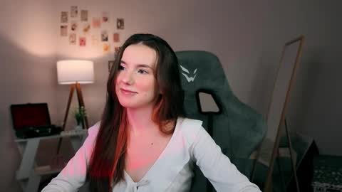 Snapshot of desofia chatting on December 5, 4:32 am Maya online show from December 5, 4:32 am