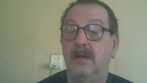 Snapshot of destelp chatting on April 6, 1:01 pm destelp online show from April 6, 1:01 pm