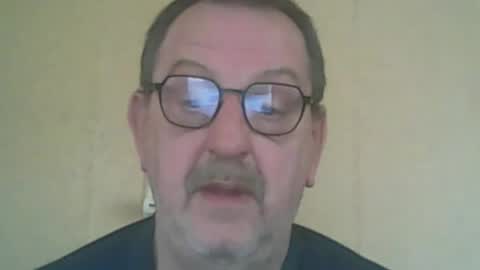 Snapshot of destelp chatting on April 11, 2:32 pm destelp online show from April 11, 2:32 pm
