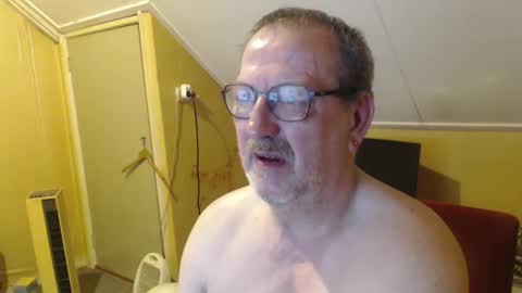 Snapshot of destelp chatting on April 23, 10:34 pm destelp online show from April 23, 10:34 pm