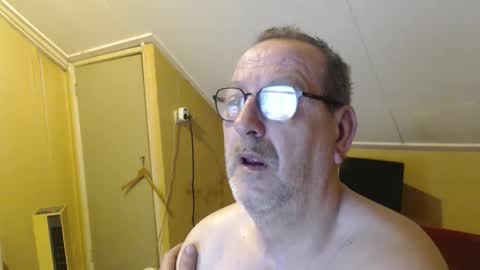 Snapshot of destelp chatting on May 24, 5:01 am destelp online show from May 24, 5:01 am