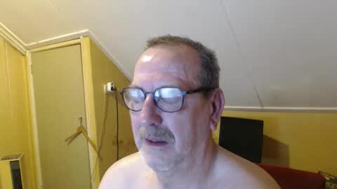Snapshot of destelp chatting on June 1, 9:49 pm destelp online show from June 1, 9:49 pm