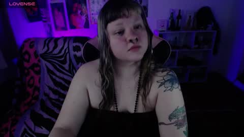 Snapshot of destroyall420 chatting on May 3, 5:08 pm Lola Bdsm and fries online show from May 3, 5:08 pm