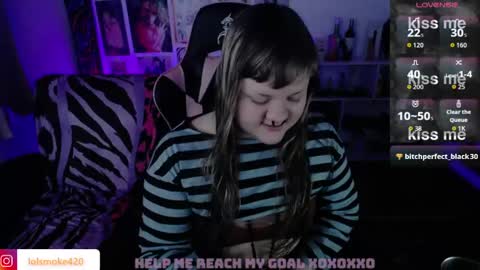 Snapshot of destroyall420 chatting on May 22, 4:01 pm Lola Bdsm and fries online show from May 22, 4:01 pm