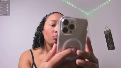 Snapshot of desty_y chatting on October 5, 4:27 pm desty_y online show from October 5, 4:27 pm