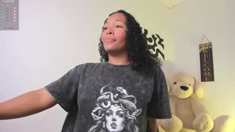 Snapshot of desty_y chatting on November 17, 5:19 pm desty_y online show from November 17, 5:19 pm